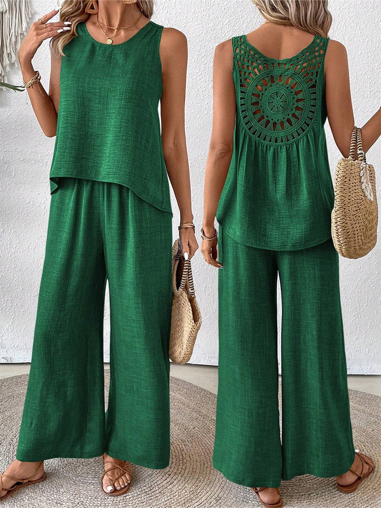 Fashionable Set with Hollow-out Floral Back