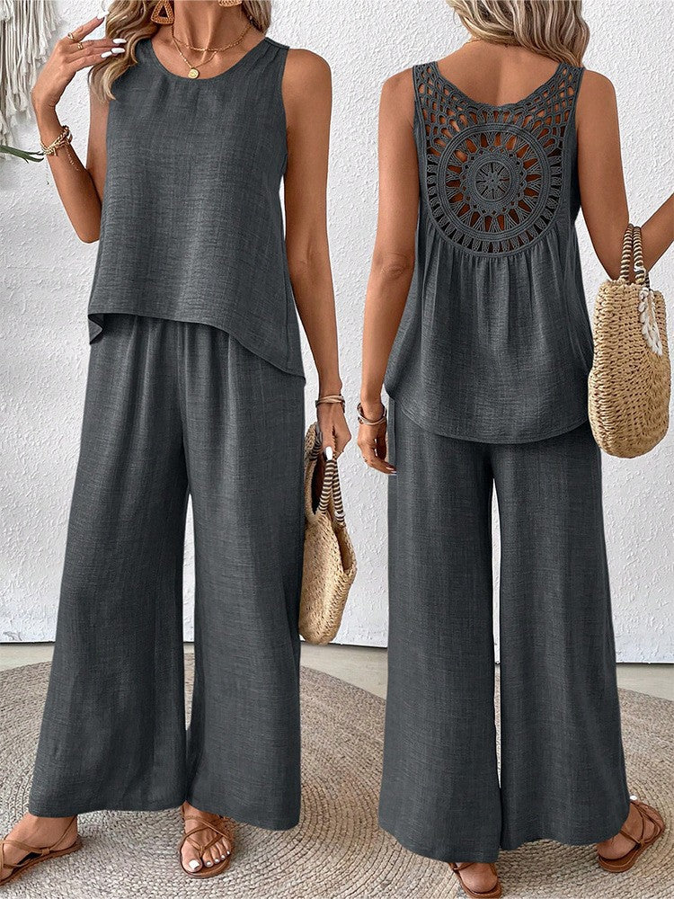 Fashionable Set with Hollow-out Floral Back