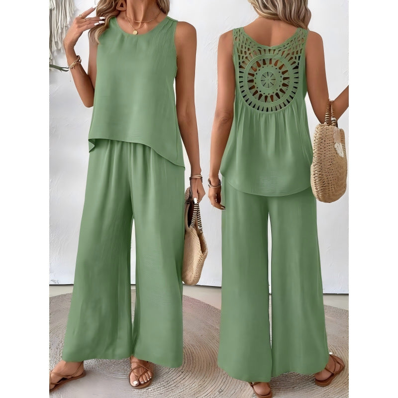 Fashionable Set with Hollow-out Floral Back